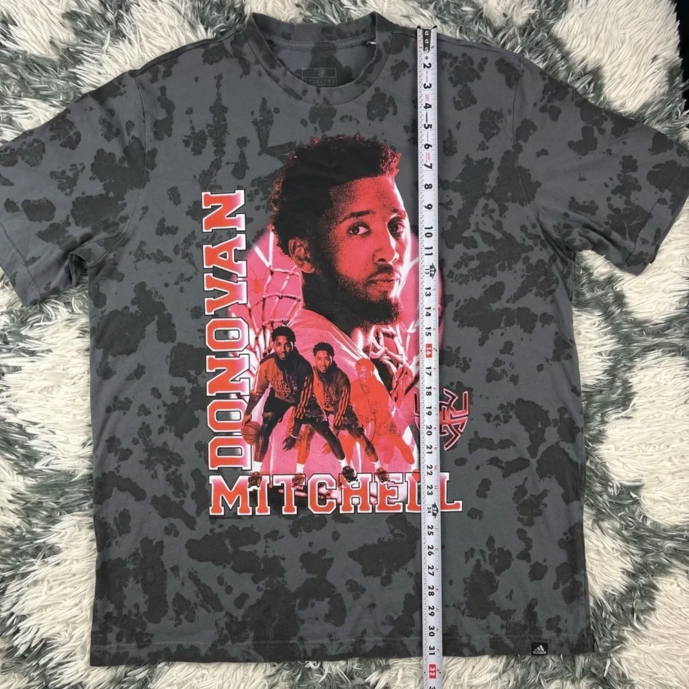 Adidas Men’s Gray Donovan Mitchell Tunnel Graphic T-shirt Size Large